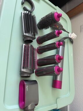 Dyson Pink and Gray Multi-Attachment Hair Styler Set